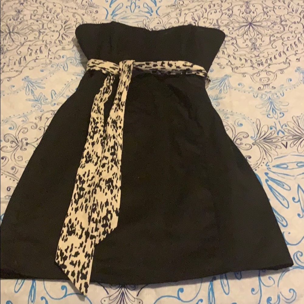 Strapless black leopard belt dress